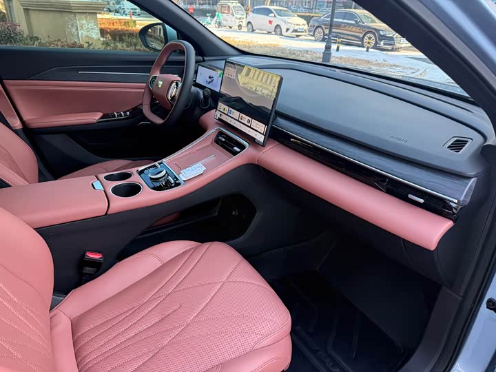 Фото 8 - Geely Galaxy L6