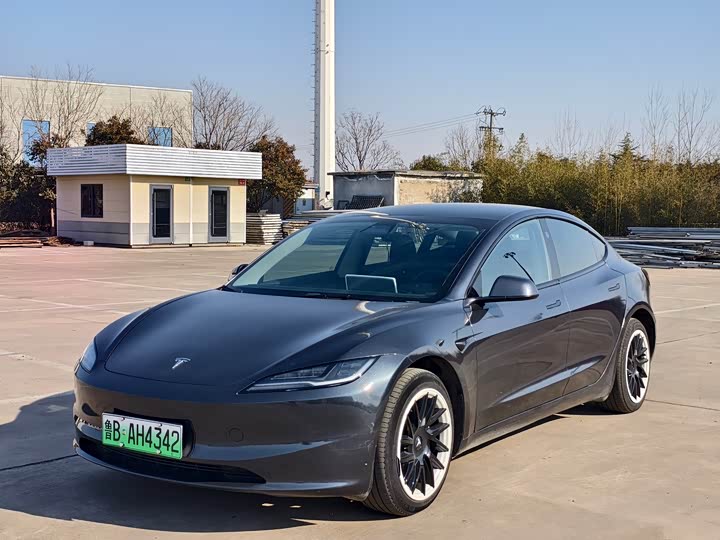 Фото 1 - Tesla Model 3