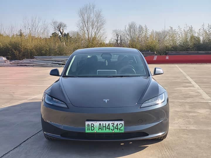 Фото 2 - Tesla Model 3