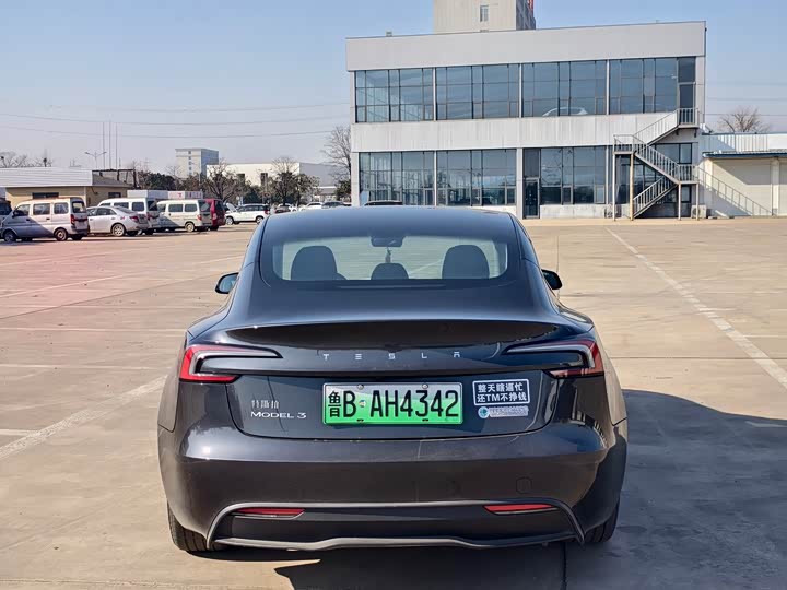 Фото 5 - Tesla Model 3