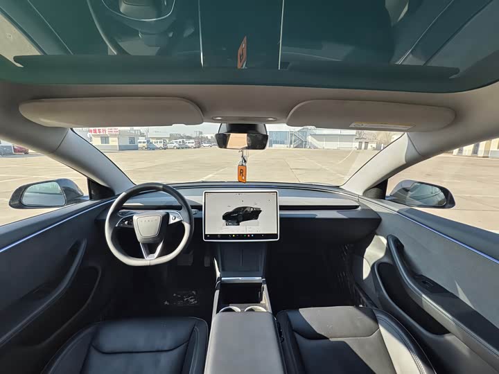 Фото 8 - Tesla Model 3