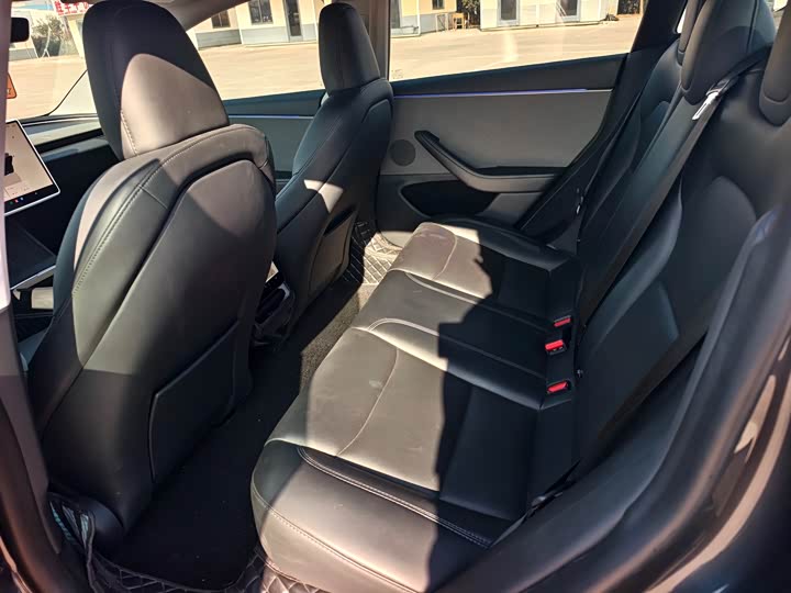 Фото 9 - Tesla Model 3