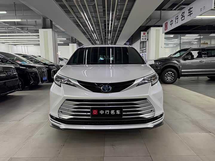 Фото 1 - Toyota Sienna