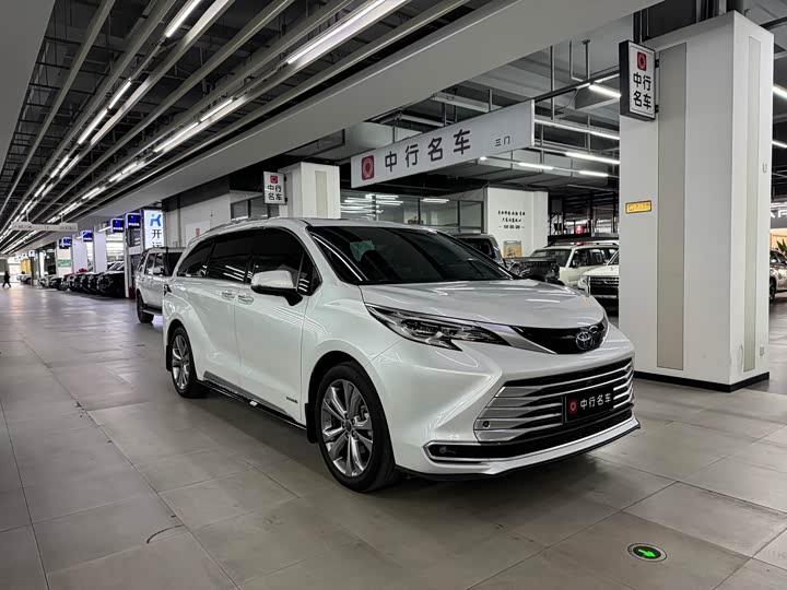 Фото 2 - Toyota Sienna