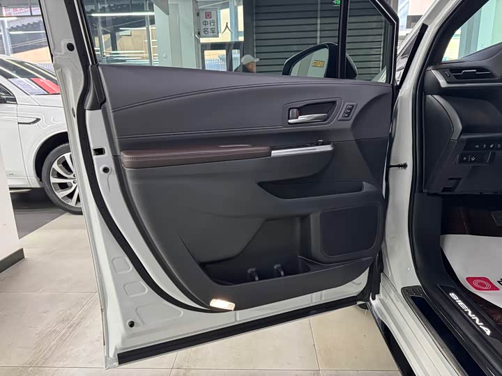 Фото 5 - Toyota Sienna