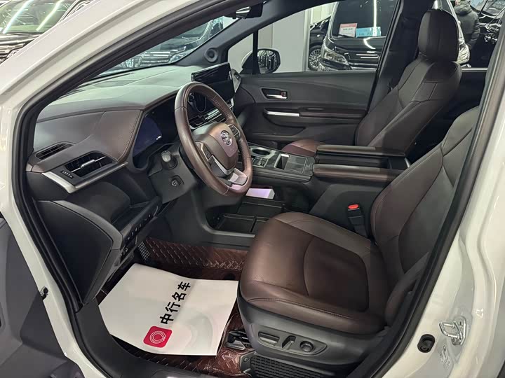 Фото 6 - Toyota Sienna