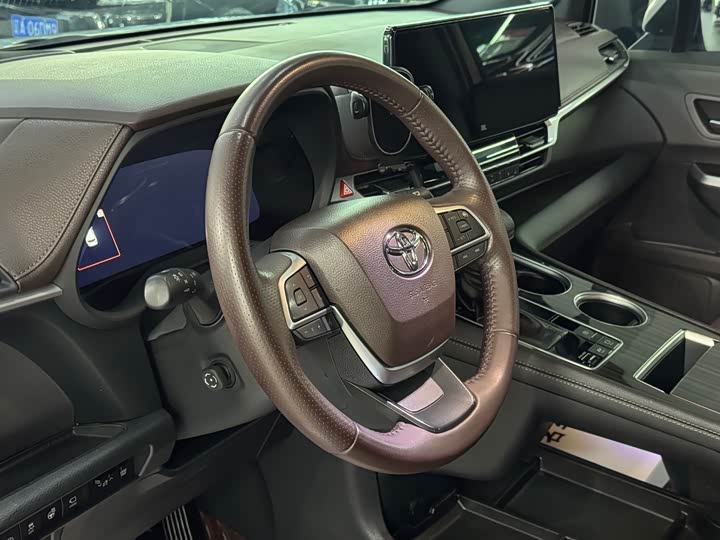 Фото 7 - Toyota Sienna