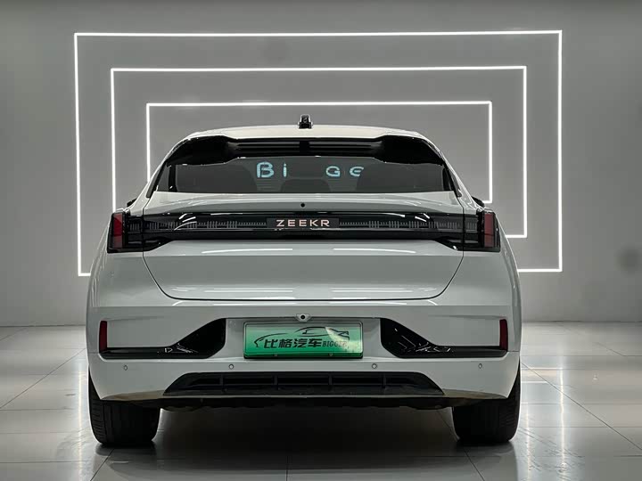 Фото 4 - Zeekr 001