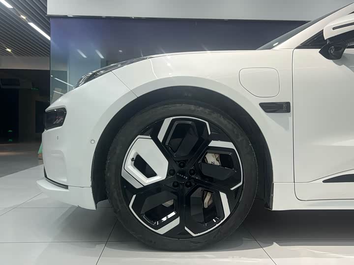 Фото 7 - Zeekr 001