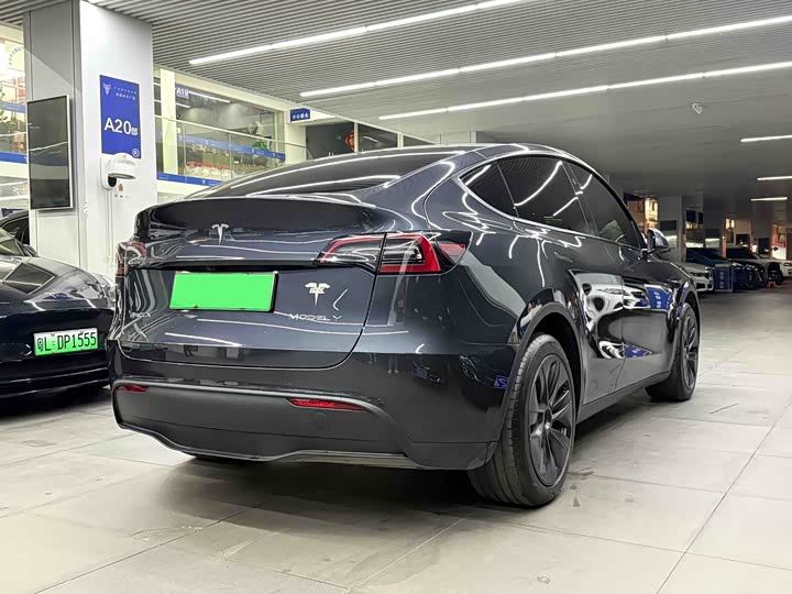 Фото 4 - Tesla Model Y