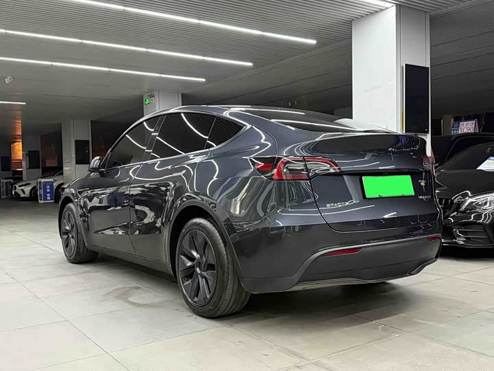 Фото 6 - Tesla Model Y