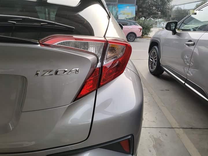 Фото 8 - Toyota Izoa