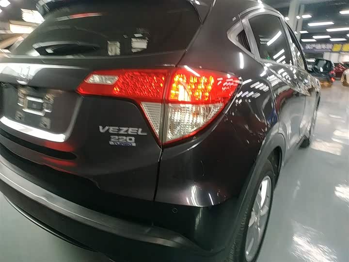 Фото 8 - Honda Vezel