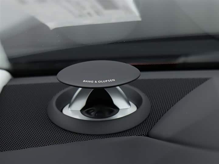 Фото 7 - Audi A8