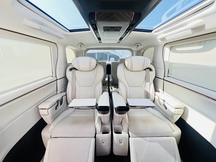 Фото 8 - Lexus LM