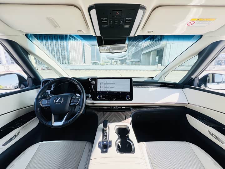 Фото 9 - Lexus LM