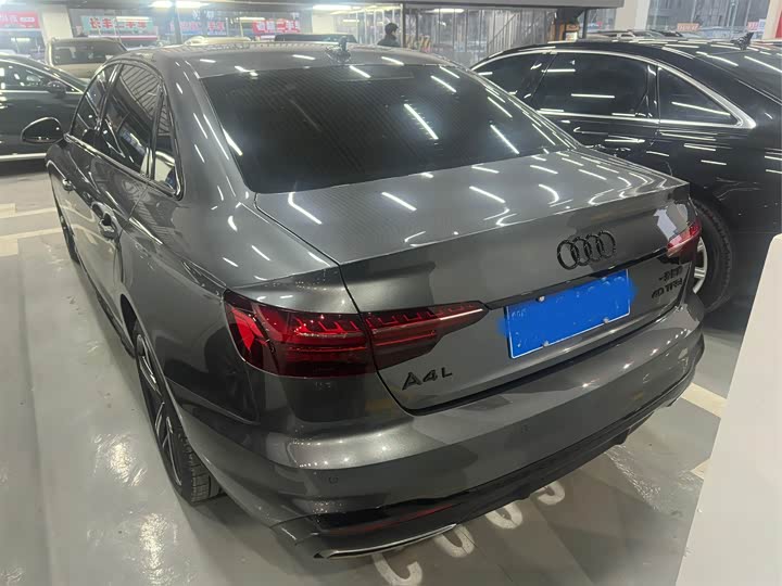 Фото 4 - Audi A4L