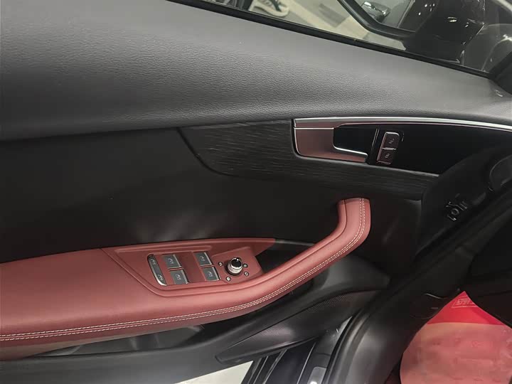 Фото 6 - Audi A4L