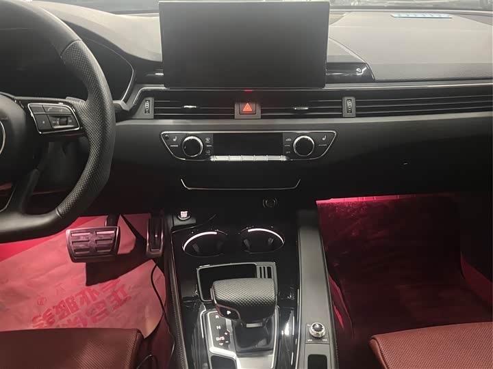 Фото 9 - Audi A4L