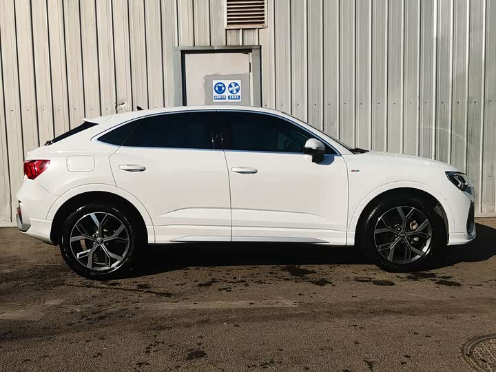 Фото 9 - Audi Q3 Sportback