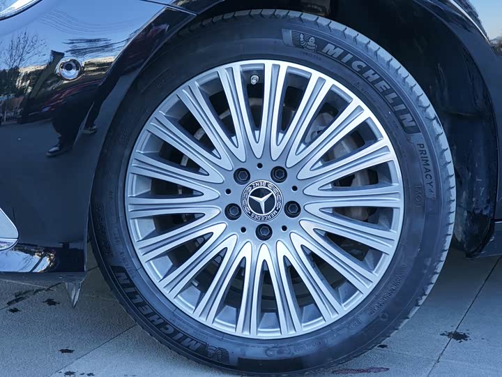 Фото 4 - Mercedes-Benz E-Class