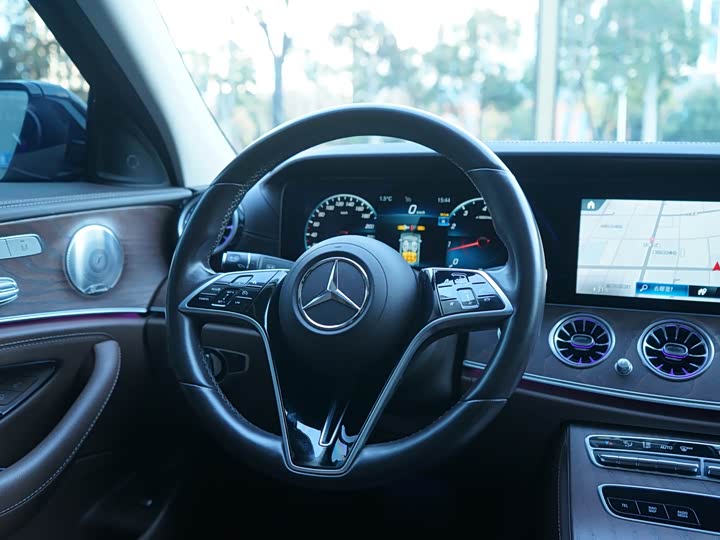 Фото 6 - Mercedes-Benz E-Class