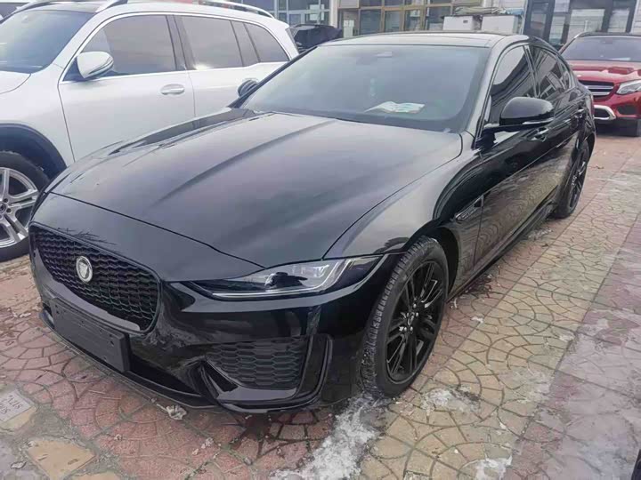 Фото 1 - Jaguar XE L