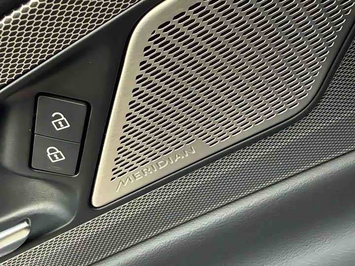 Фото 4 - Jaguar XE L