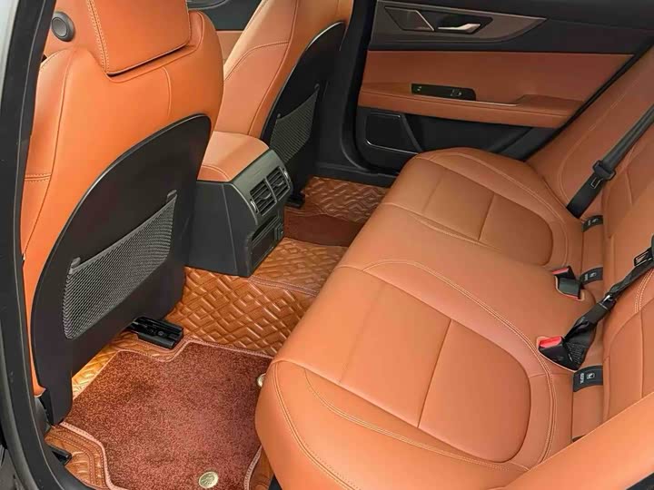 Фото 5 - Jaguar XE L