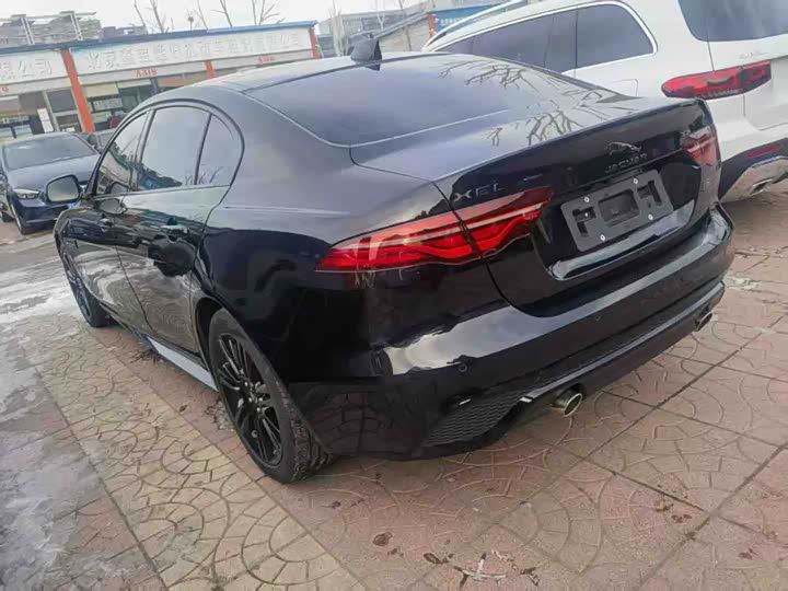 Фото 9 - Jaguar XE L