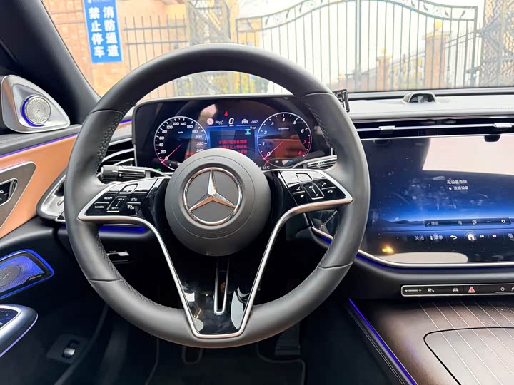 Фото 6 - Mercedes-Benz E-Class