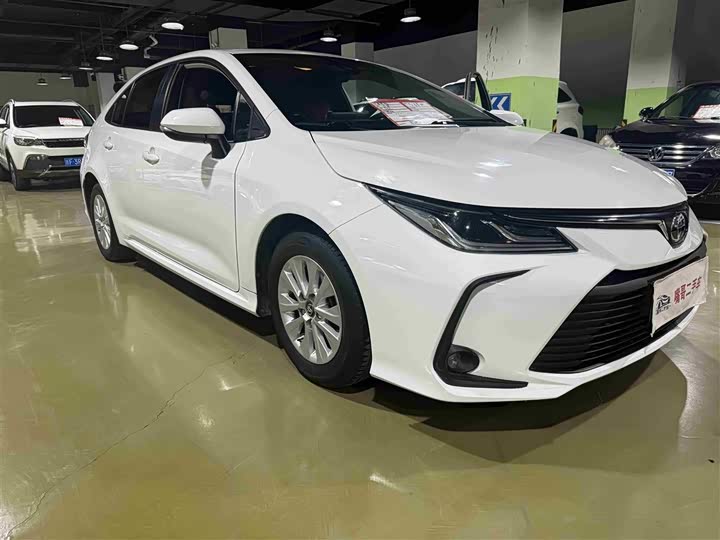 Фото 2 - Toyota Corolla