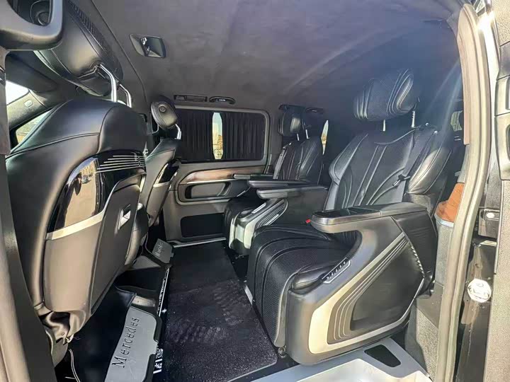 Фото 8 - Mercedes-Benz V-Class