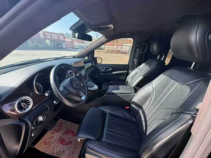 Фото 9 - Mercedes-Benz V-Class