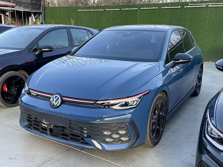 Фото 1 - Volkswagen Golf GTI