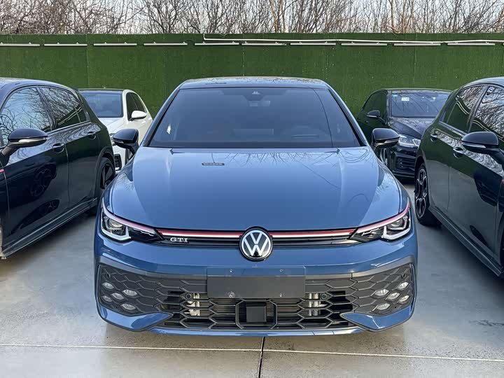 Фото 2 - Volkswagen Golf GTI