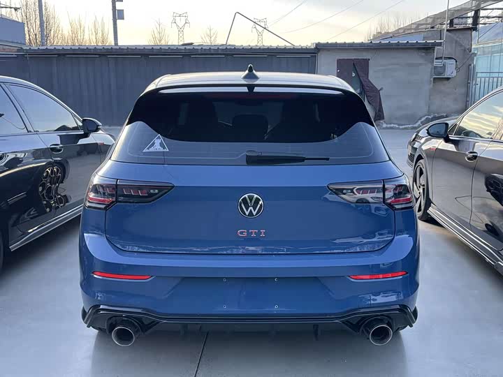 Фото 4 - Volkswagen Golf GTI