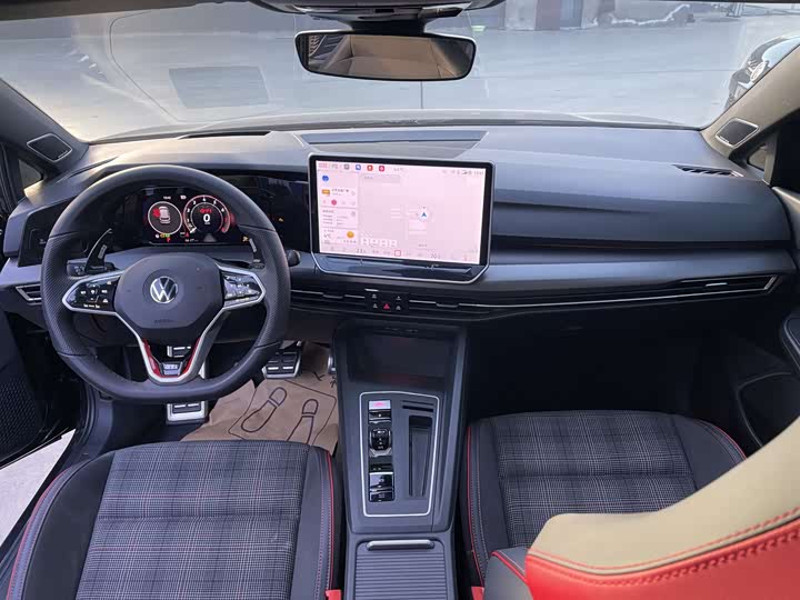 Фото 6 - Volkswagen Golf GTI