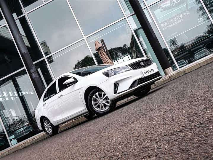 Фото 4 - Geely Emgrand