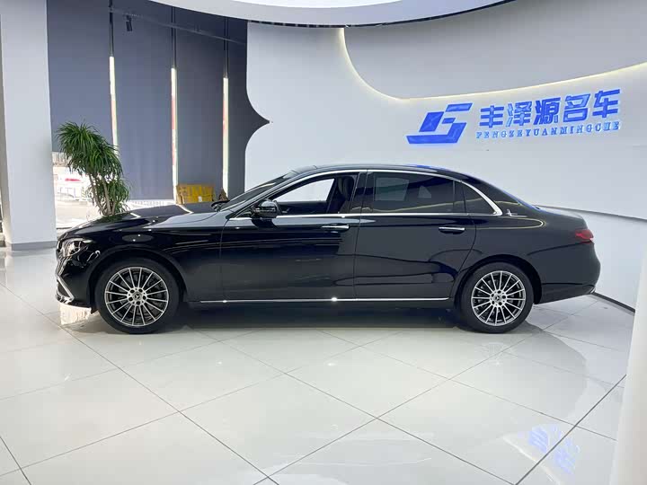 Фото 2 - Mercedes-Benz E-Class