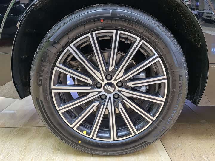 Фото 3 - Geely Galaxy M9