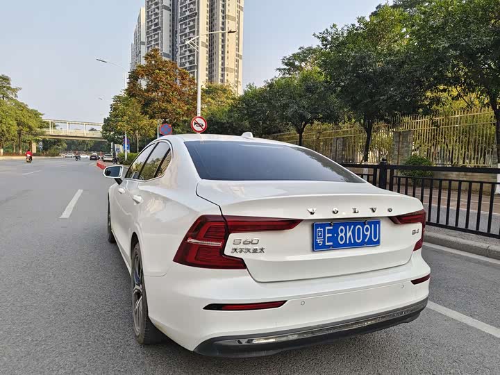 Фото 2 - Volvo S60