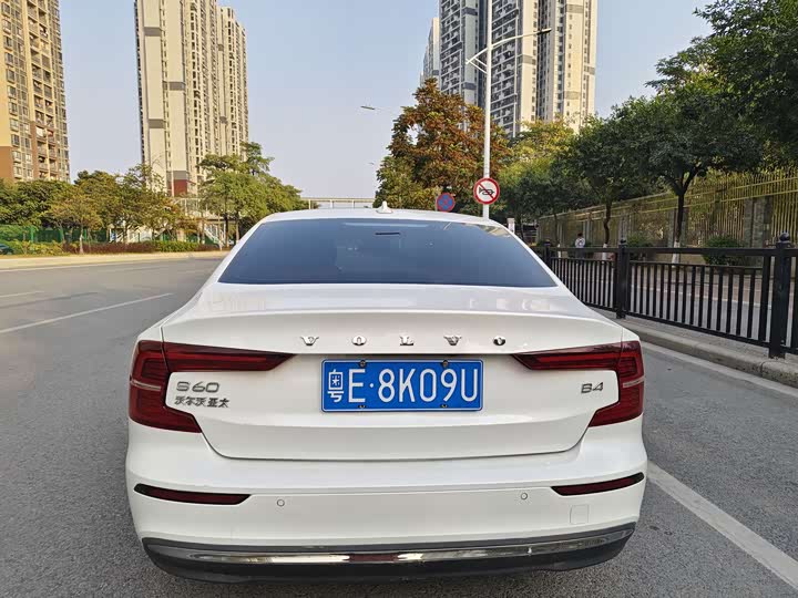 Фото 4 - Volvo S60