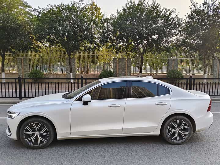 Фото 7 - Volvo S60