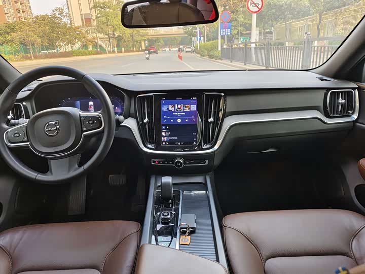 Фото 8 - Volvo S60