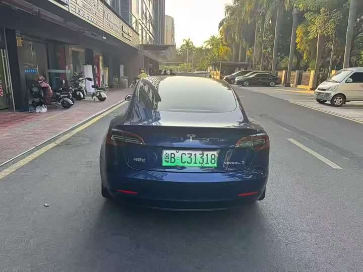 Фото 8 - Tesla Model 3