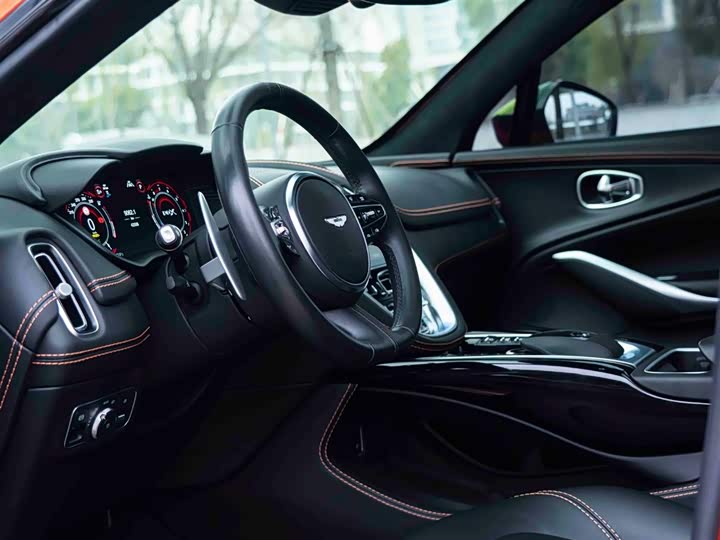 Фото 5 - Aston Martin DBX