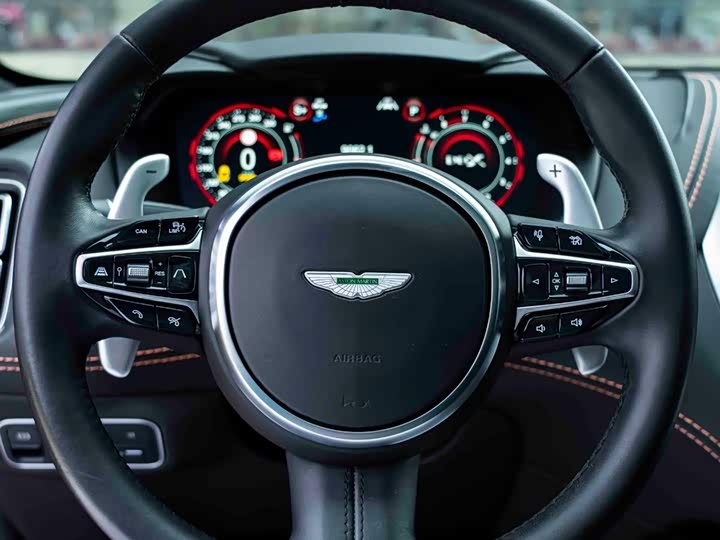 Фото 6 - Aston Martin DBX