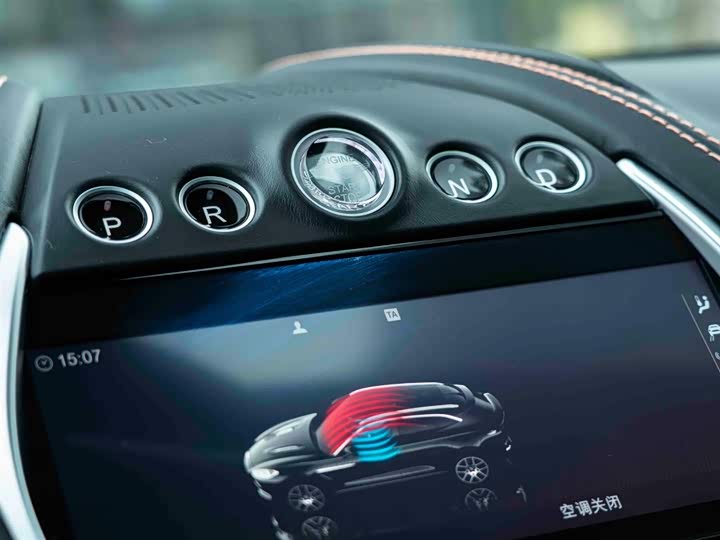 Фото 7 - Aston Martin DBX