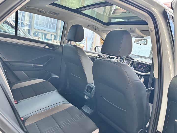 Фото 6 - Volkswagen T-Roc